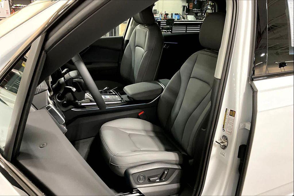 new 2026 Audi Q7 car, priced at $68,140
