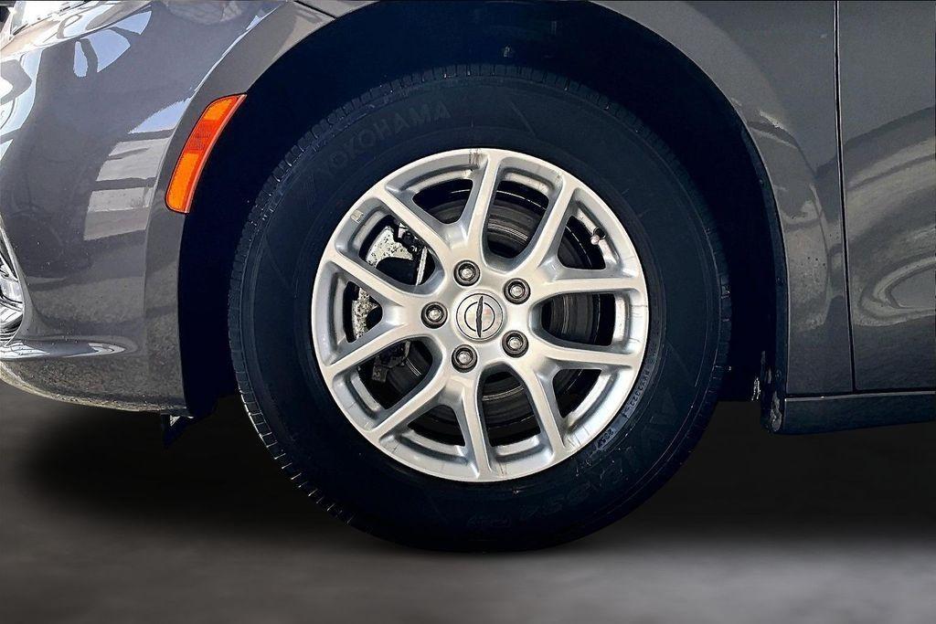 used 2023 Chrysler Pacifica car, priced at $23,289