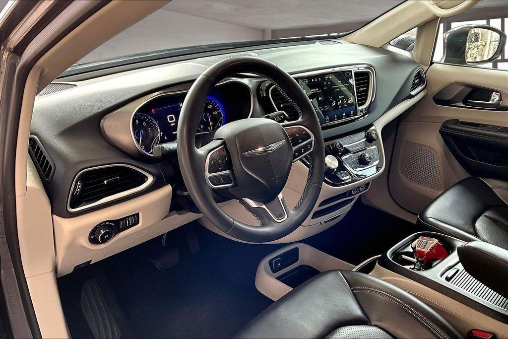 used 2023 Chrysler Pacifica car, priced at $23,289