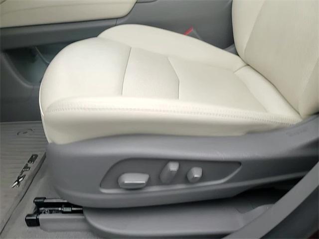 used 2022 Cadillac XT5 car, priced at $28,971