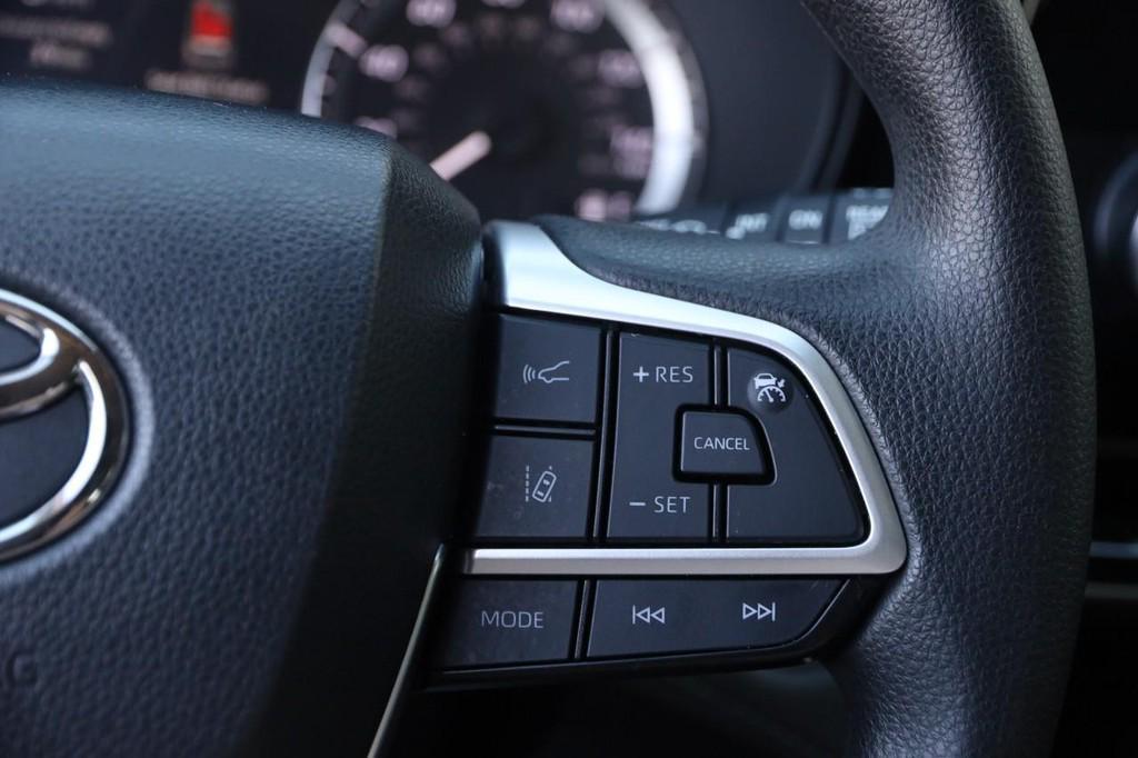 used 2023 Toyota Highlander car, priced at $36,614
