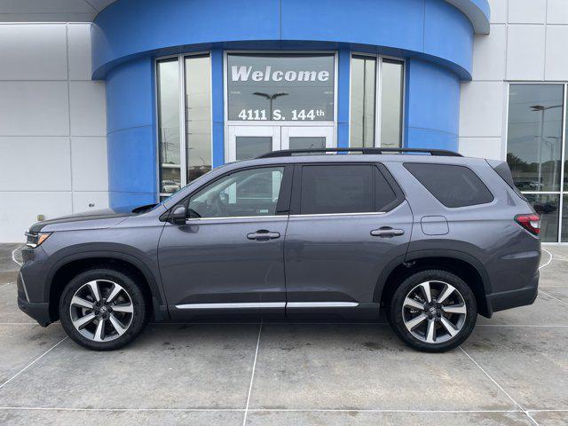 new 2025 Honda Pilot car, priced at $54,575