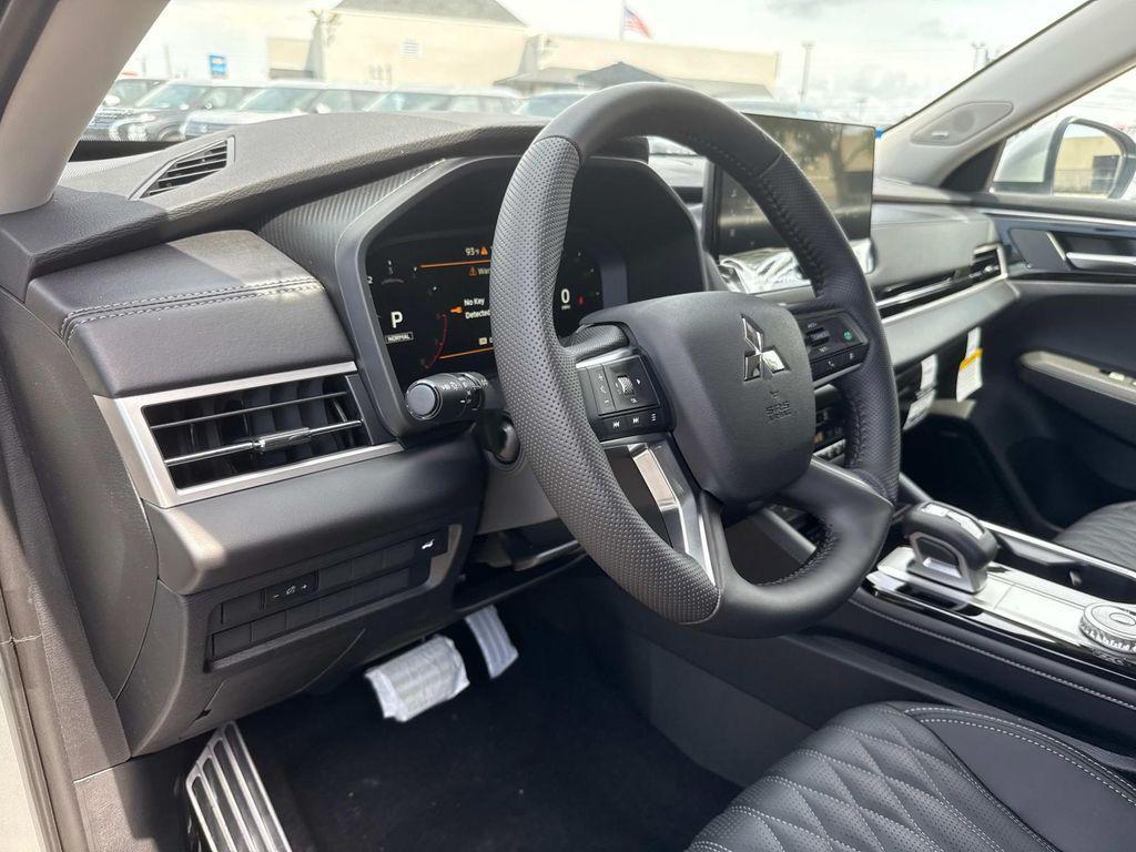 new 2025 Mitsubishi Outlander car, priced at $41,005