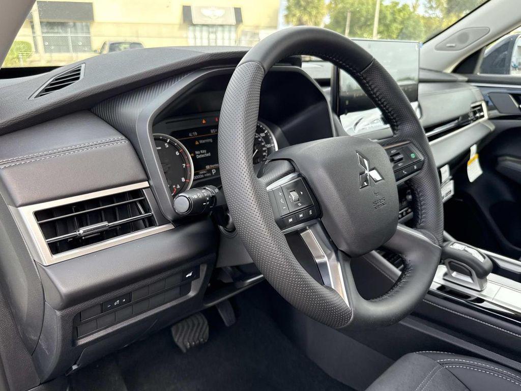 new 2025 Mitsubishi Outlander car, priced at $44,060