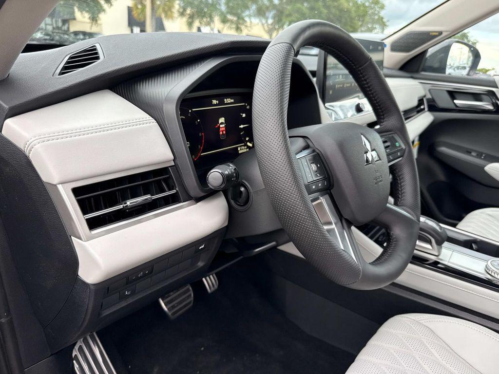 new 2025 Mitsubishi Outlander car, priced at $46,590