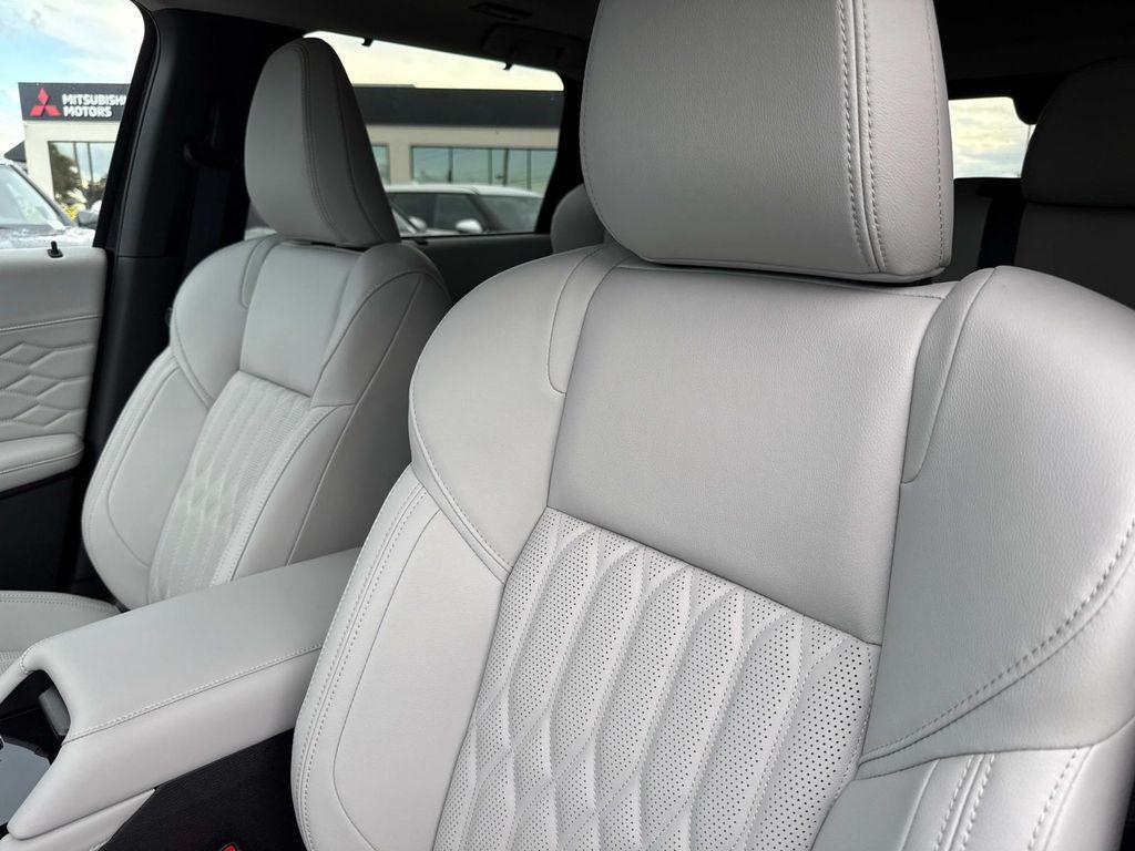 new 2025 Mitsubishi Outlander car, priced at $46,590