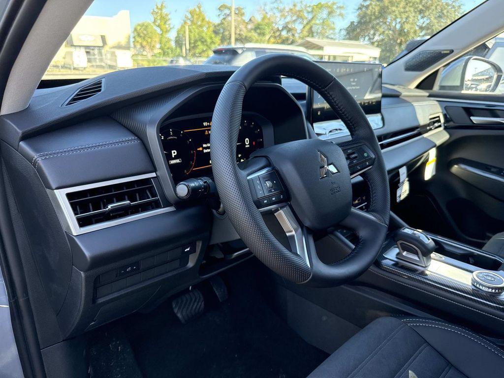 new 2025 Mitsubishi Outlander car, priced at $39,765