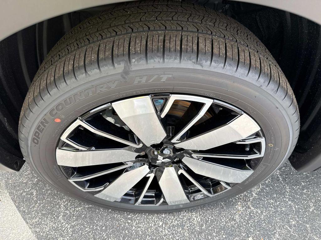 new 2025 Mitsubishi Outlander car, priced at $41,005