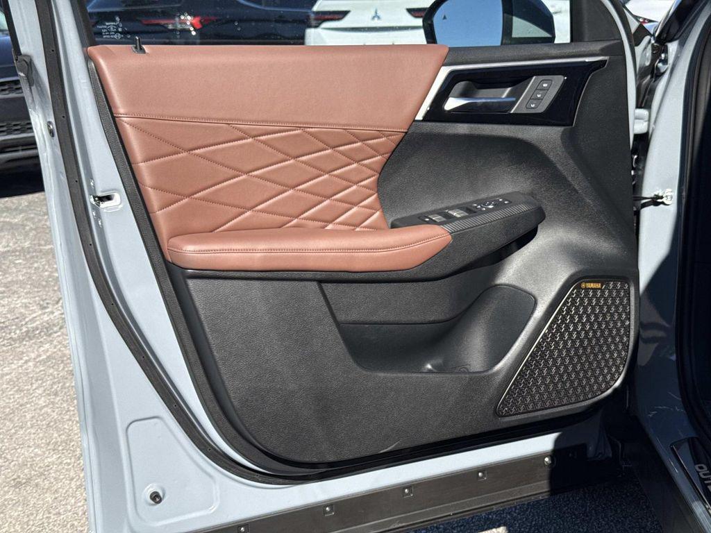 new 2026 Mitsubishi Outlander car, priced at $39,625