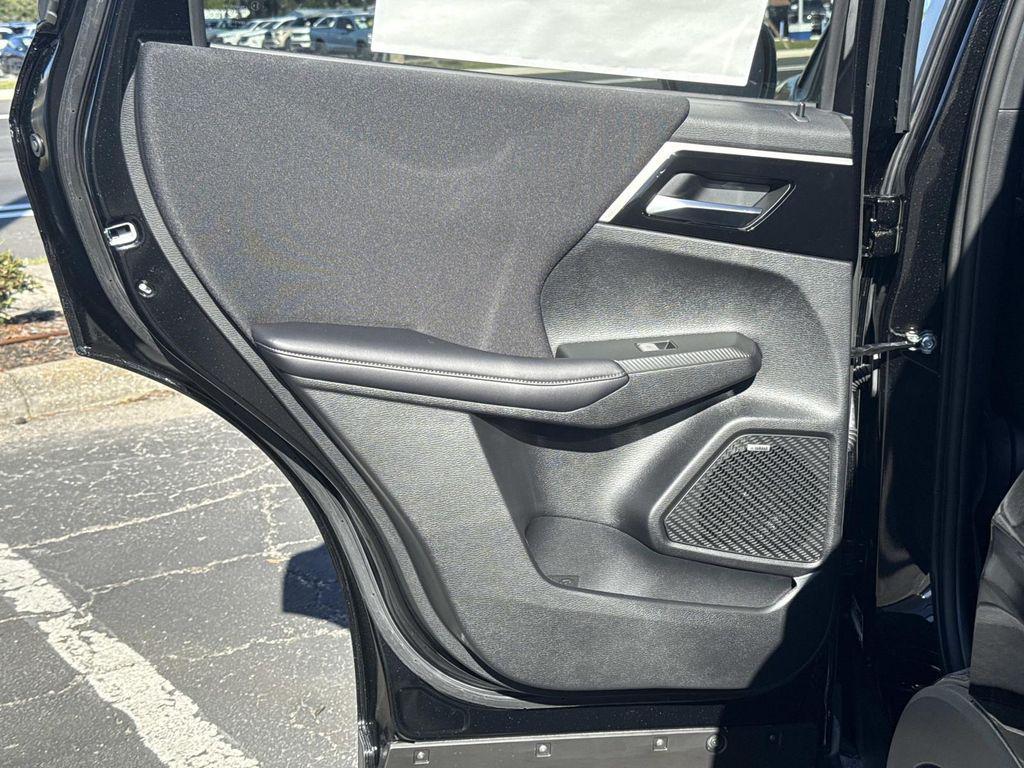 new 2025 Mitsubishi Outlander car, priced at $33,290