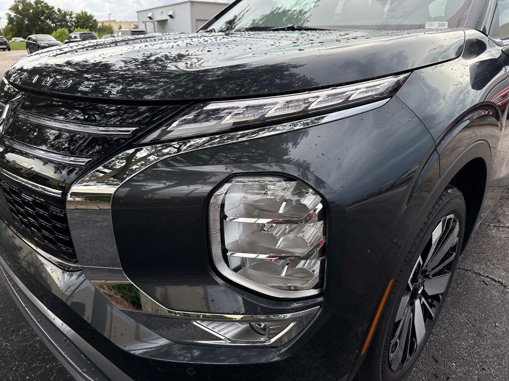 new 2025 Mitsubishi Outlander car, priced at $44,505