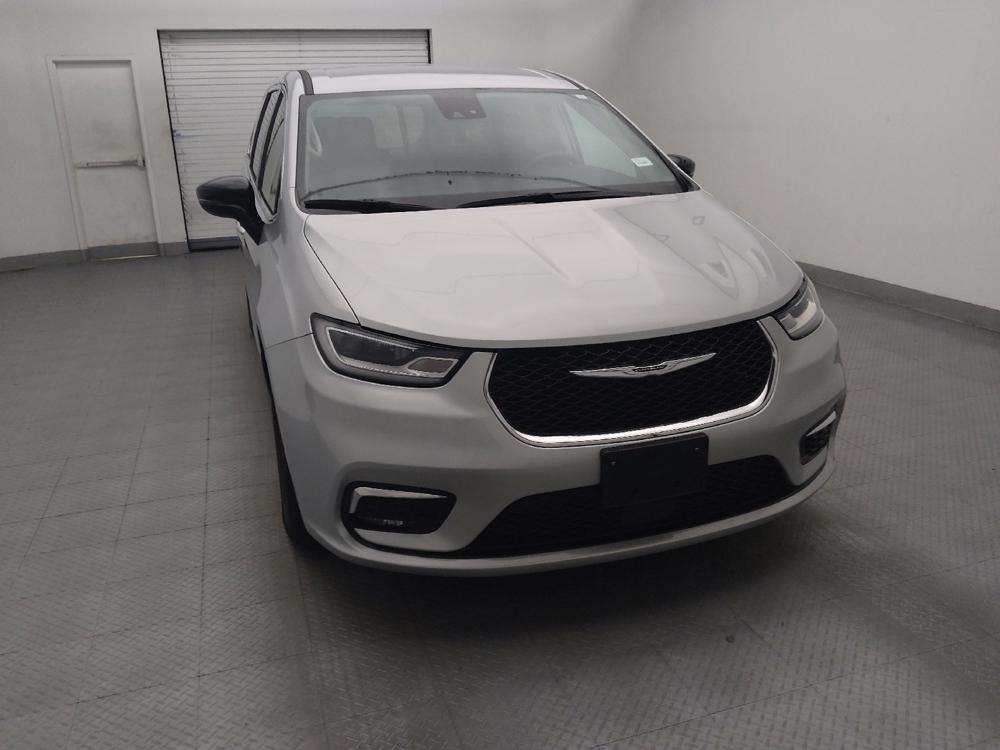 used 2024 Chrysler Pacifica car, priced at $25,995