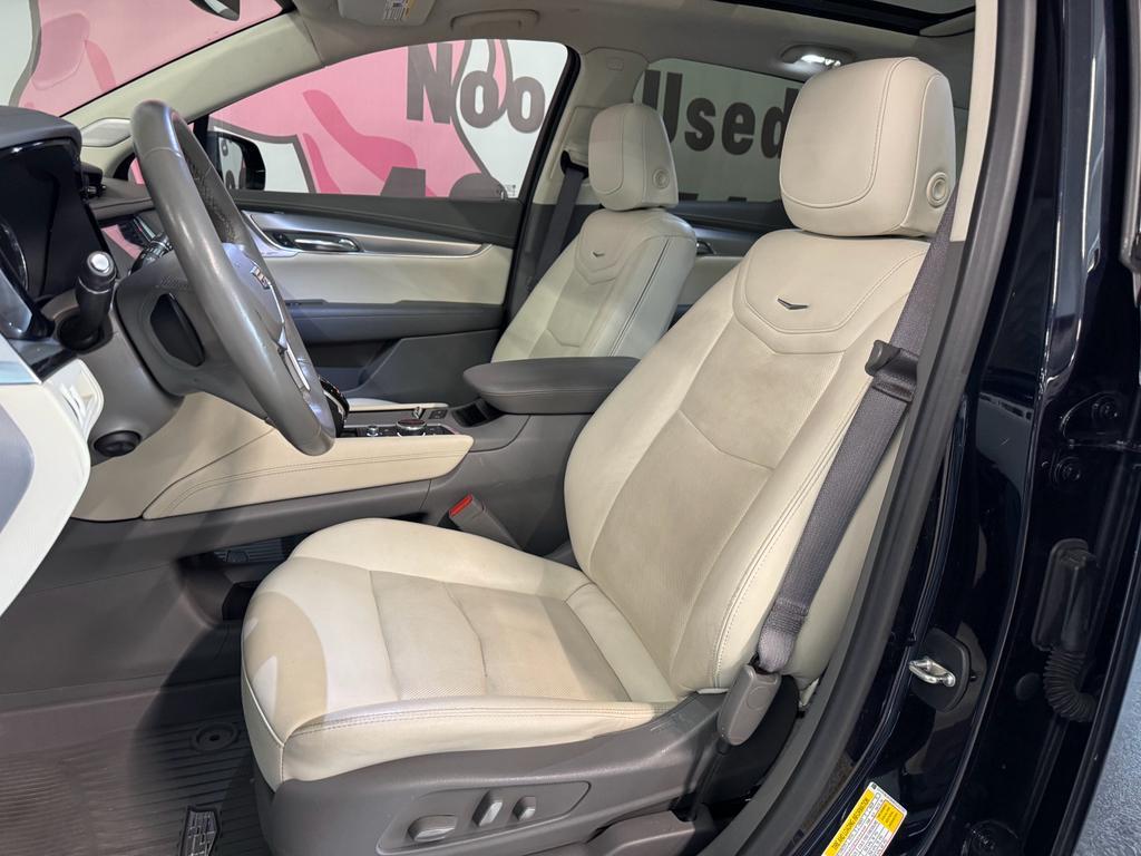 used 2021 Cadillac XT5 car, priced at $26,829