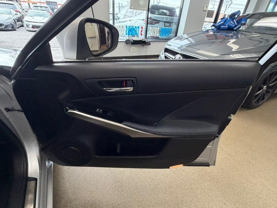 Lexus IS view 36