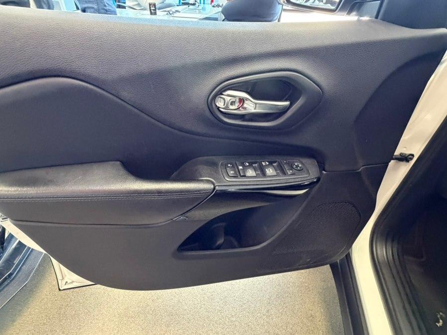 used 2019 Jeep Cherokee car, priced at $10,995