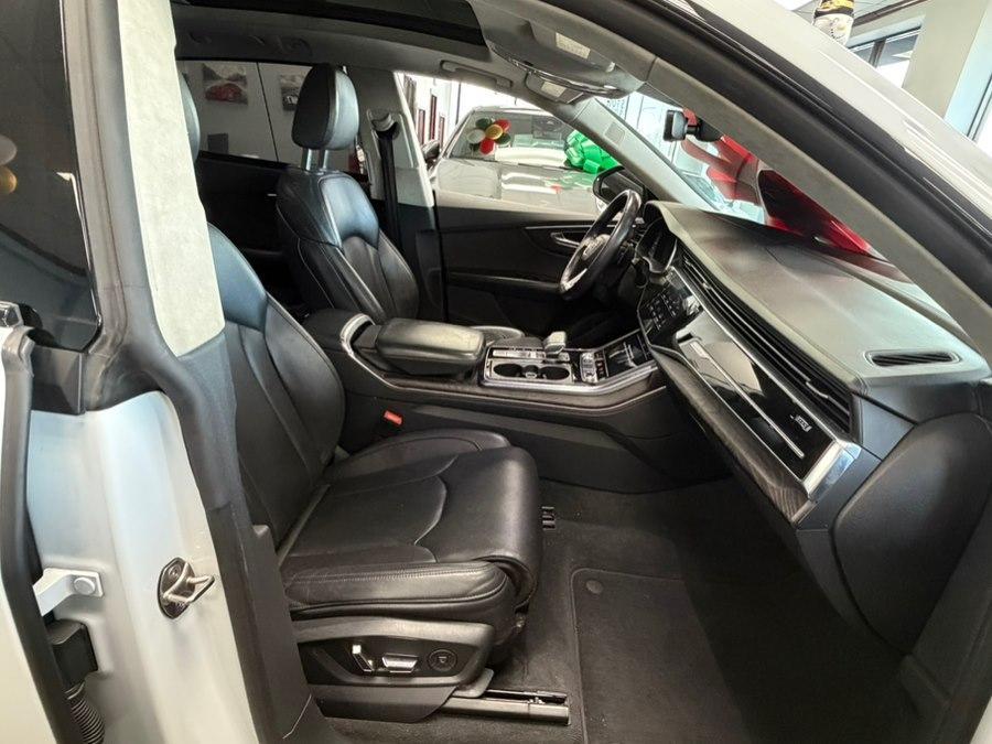 Audi Q8 view 36
