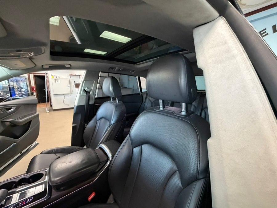 Audi Q8 view 21