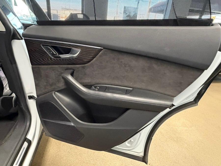 Audi Q8 view 32