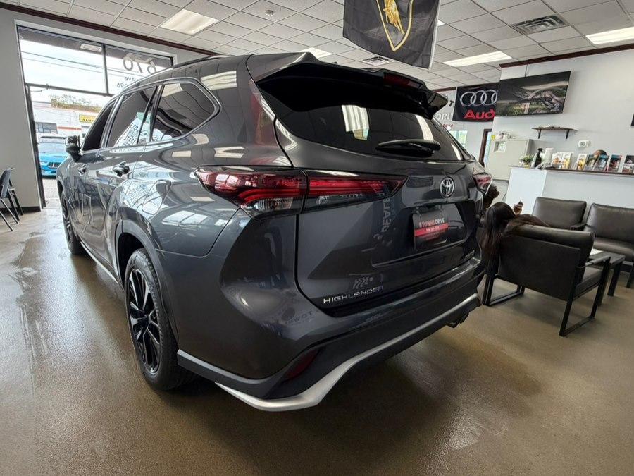 used 2025 Toyota Highlander car, priced at $41,995
