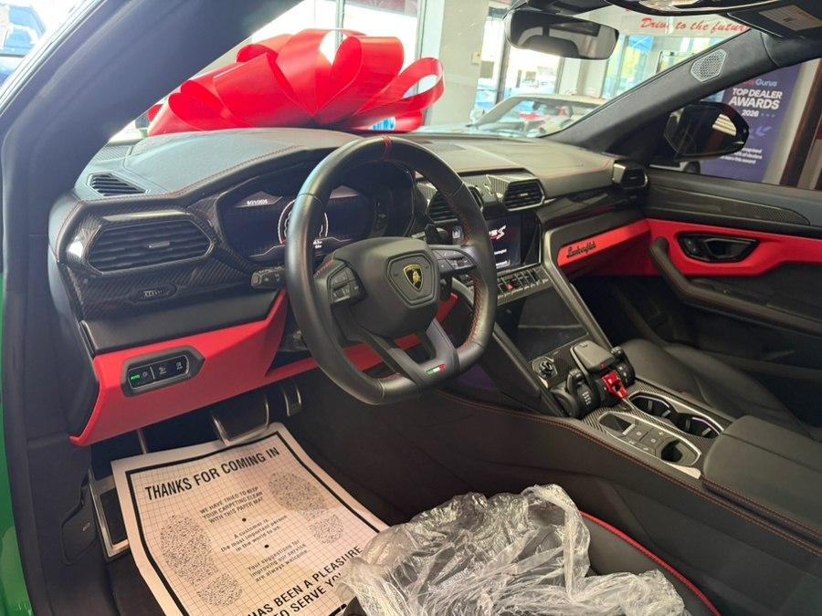 Lamborghini Urus view 30