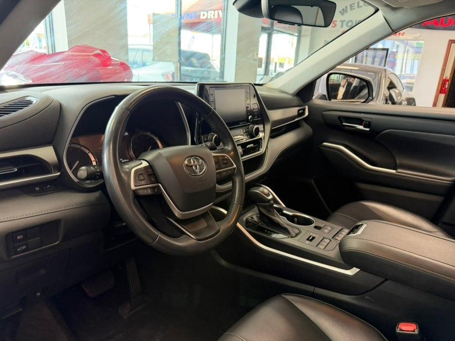 used 2022 Toyota Highlander car, priced at $29,995
