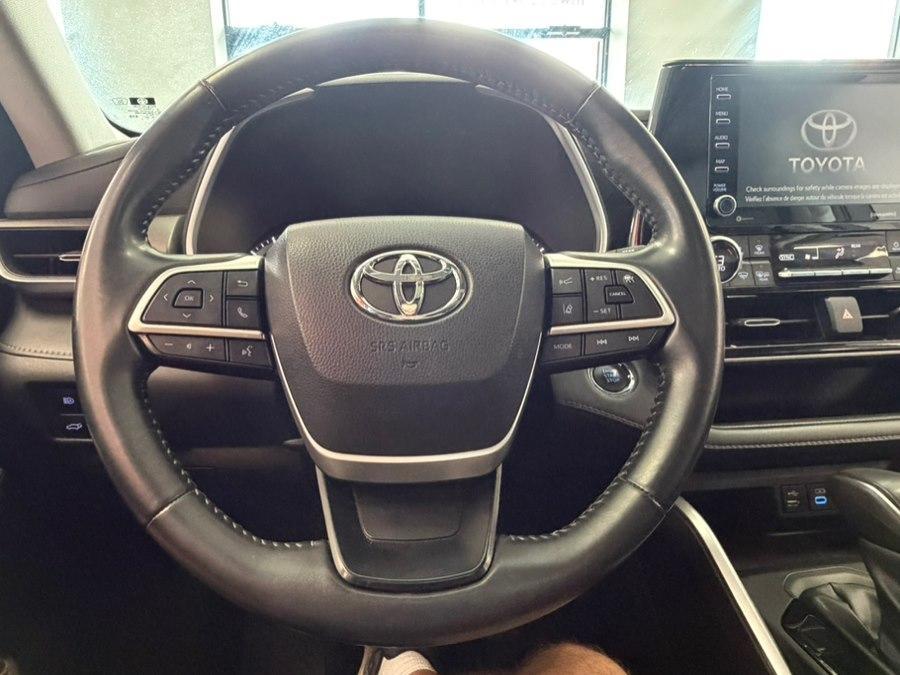 used 2022 Toyota Highlander car, priced at $29,995