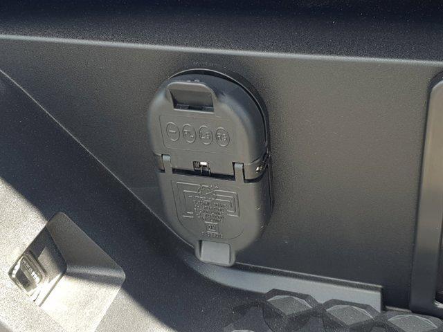 new 2025 GMC Canyon car