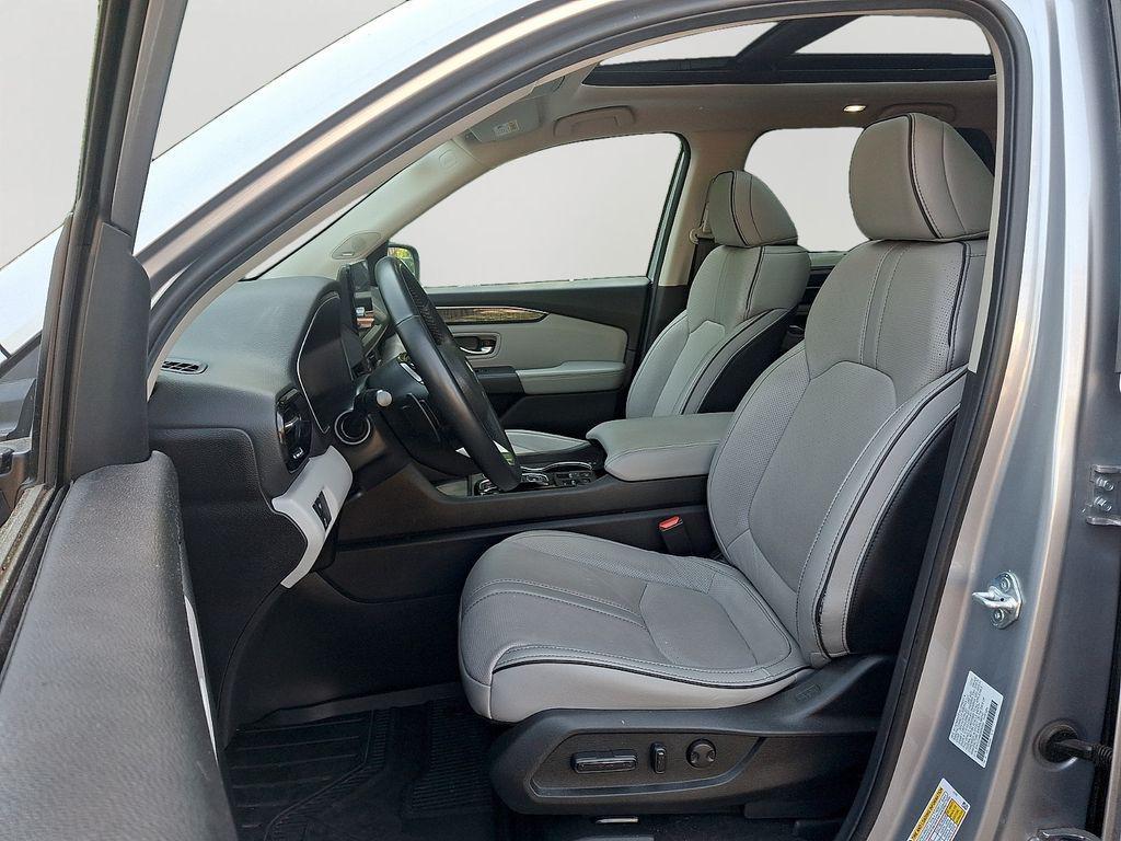 used 2025 Honda Pilot car, priced at $47,304