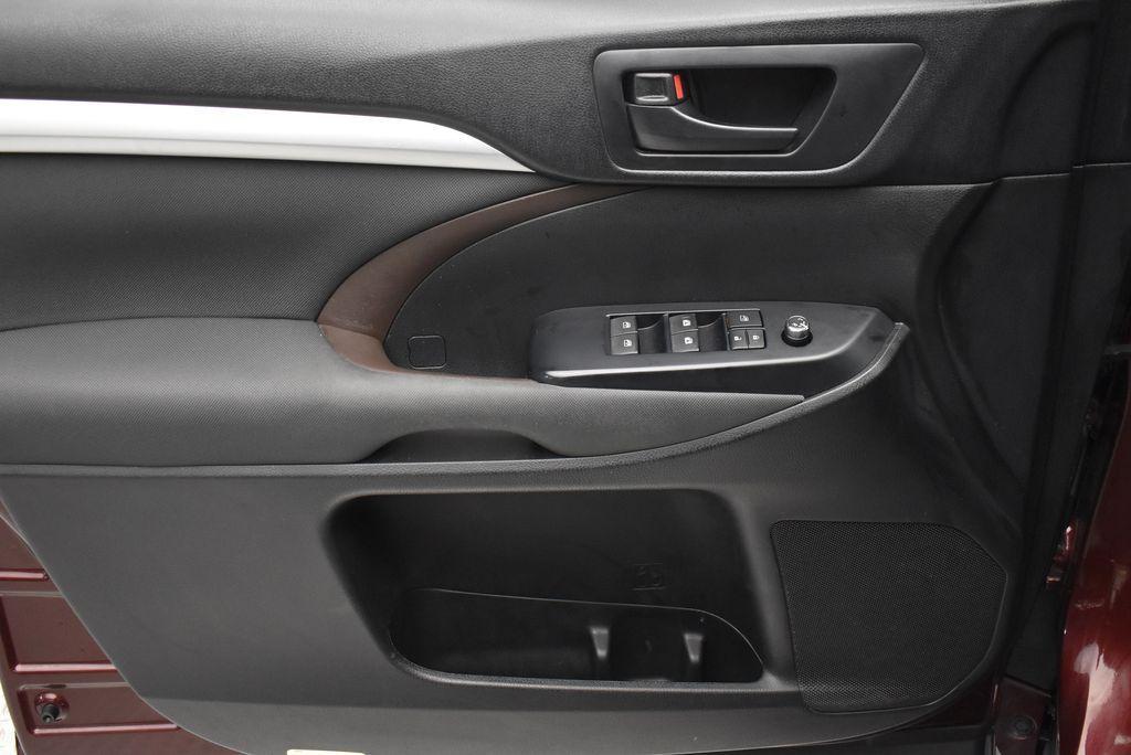 used 2018 Toyota Highlander car, priced at $21,795