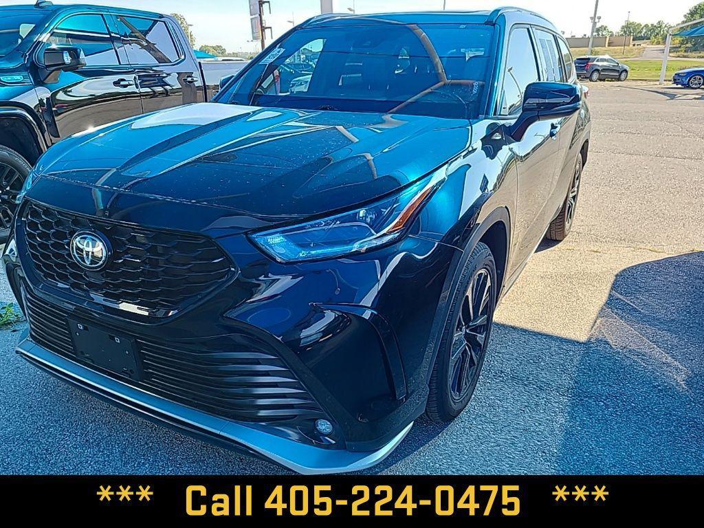 used 2023 Toyota Highlander car, priced at $35,350