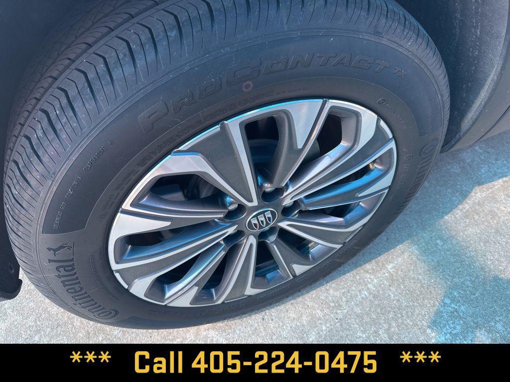 used 2025 Buick Envision car, priced at $28,800