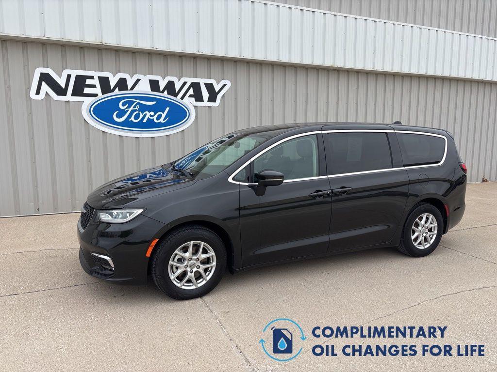 used 2023 Chrysler Pacifica car, priced at $23,900