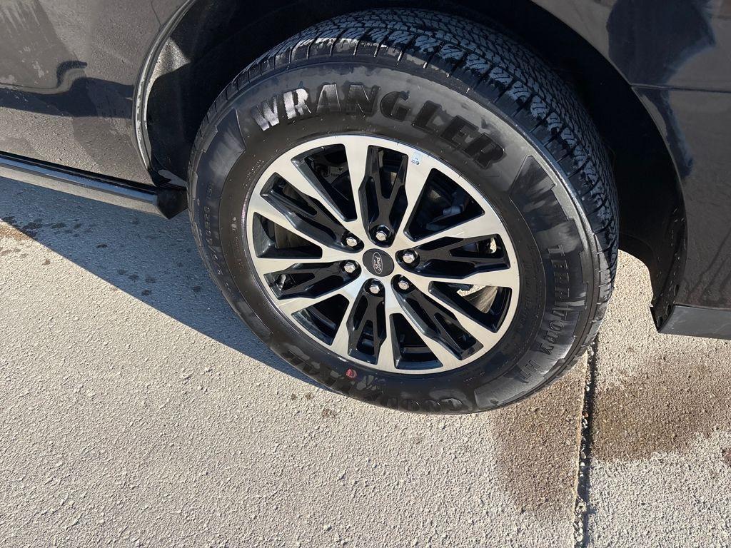 used 2025 Ford Expedition car, priced at $71,860