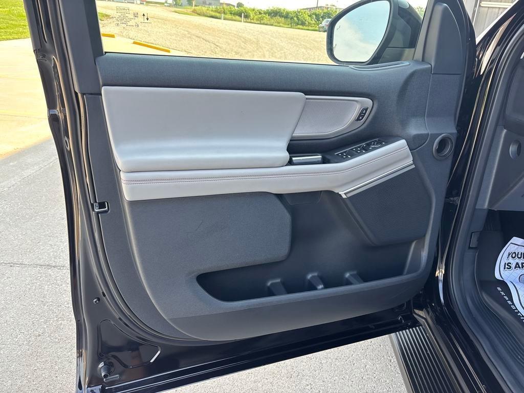 new 2025 Ford Expedition car, priced at $68,604