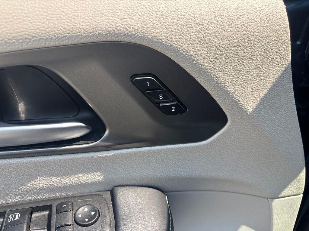 used 2024 Chrysler Pacifica Hybrid car, priced at $27,080