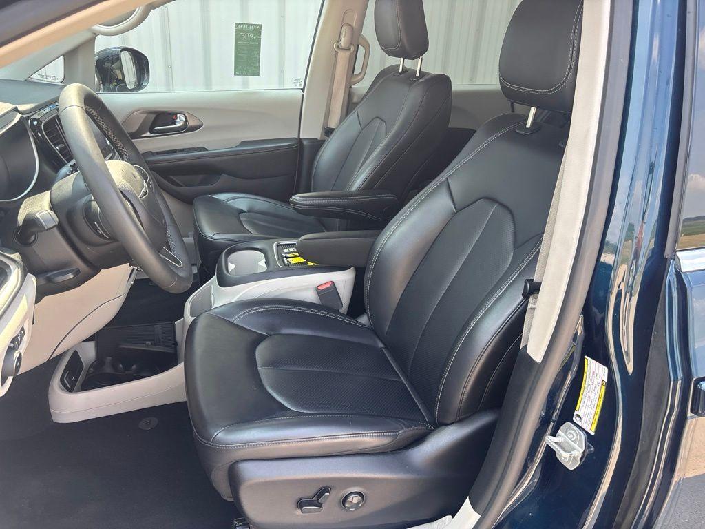 used 2024 Chrysler Pacifica Hybrid car, priced at $27,080