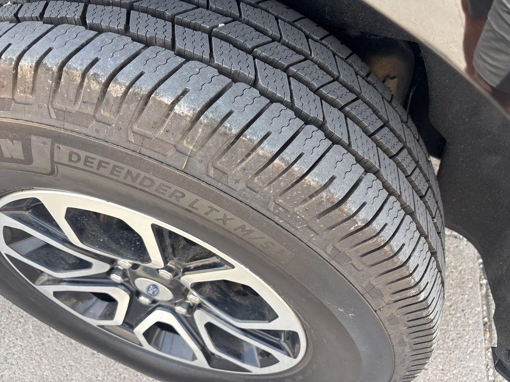 used 2024 Ford Expedition car, priced at $38,080