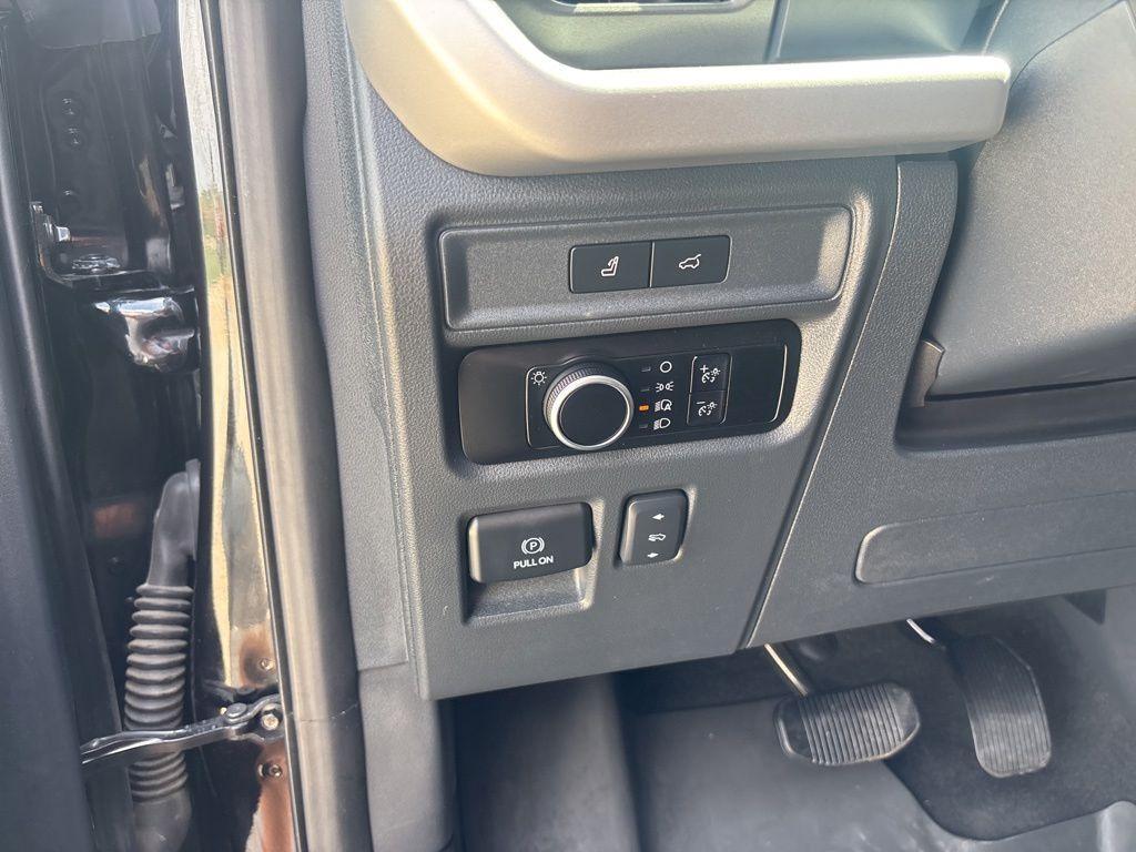 used 2024 Ford Expedition car, priced at $38,080