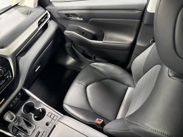 used 2024 Toyota Highlander car, priced at $37,204