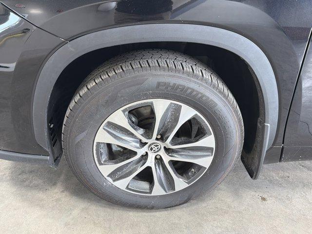 used 2024 Toyota Highlander car, priced at $37,204