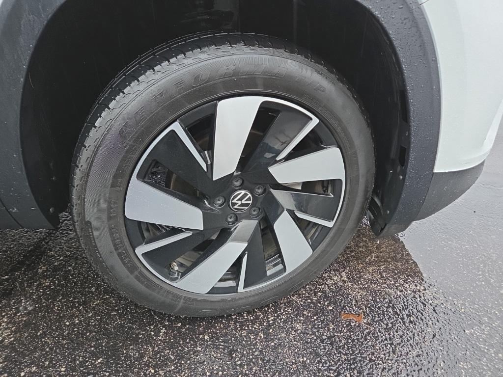 used 2024 Volkswagen Atlas Cross Sport car, priced at $26,696