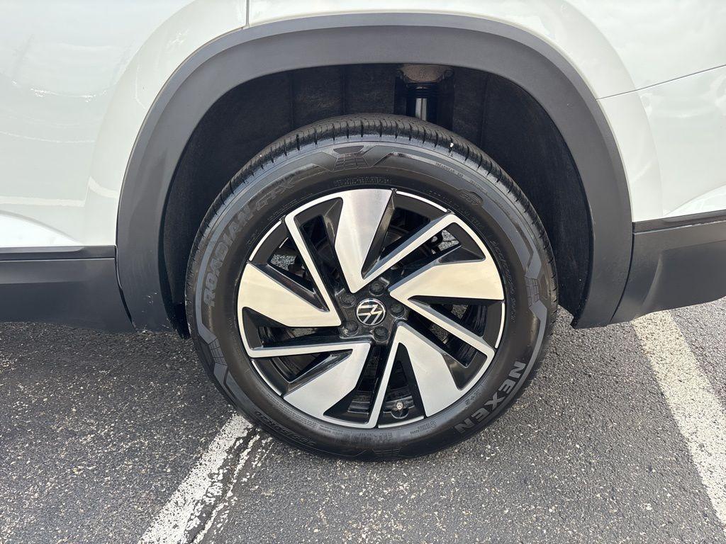 used 2025 Volkswagen Atlas car, priced at $29,455