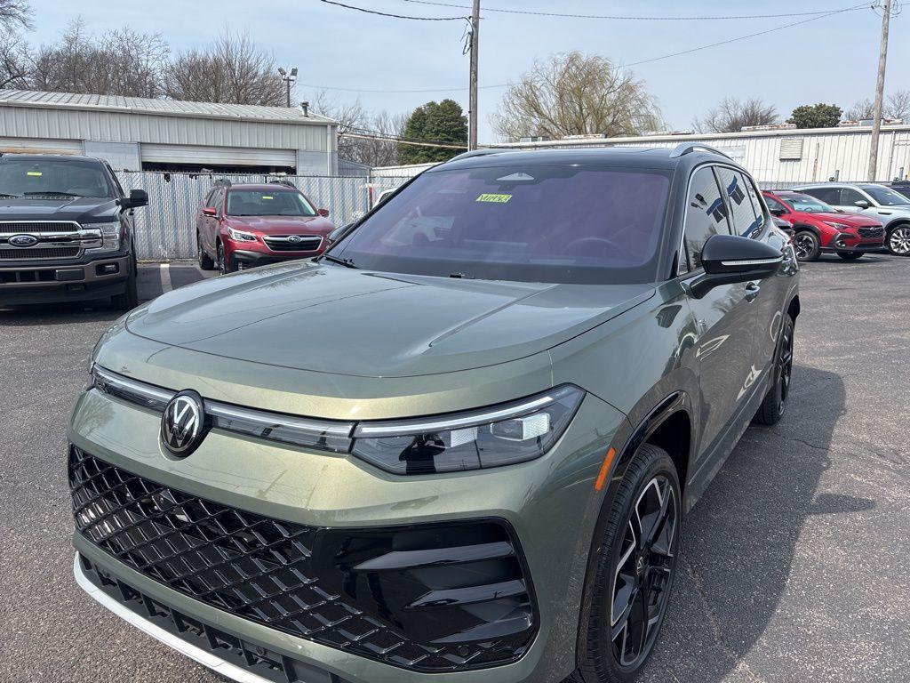 used 2025 Volkswagen Tiguan car, priced at $36,895