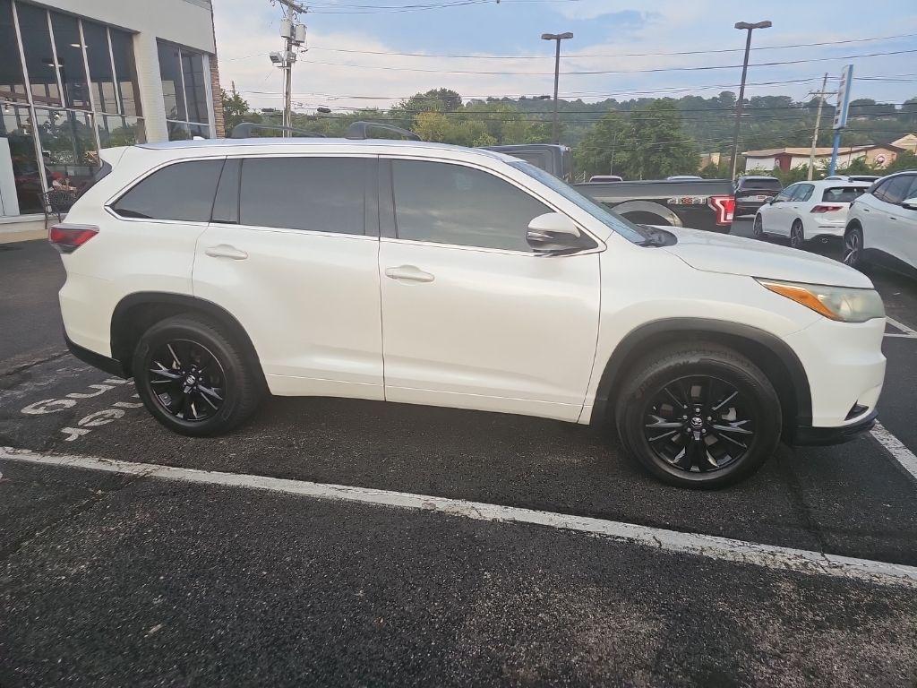 used 2016 Toyota Highlander car, priced at $21,625