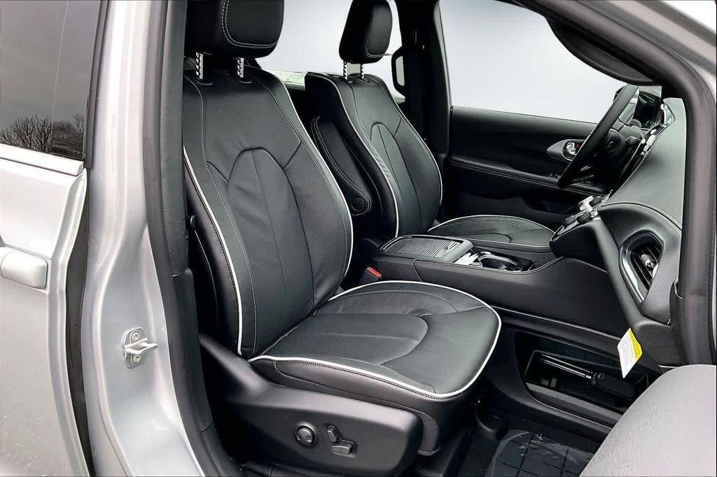 new 2026 Chrysler Pacifica car, priced at $53,245