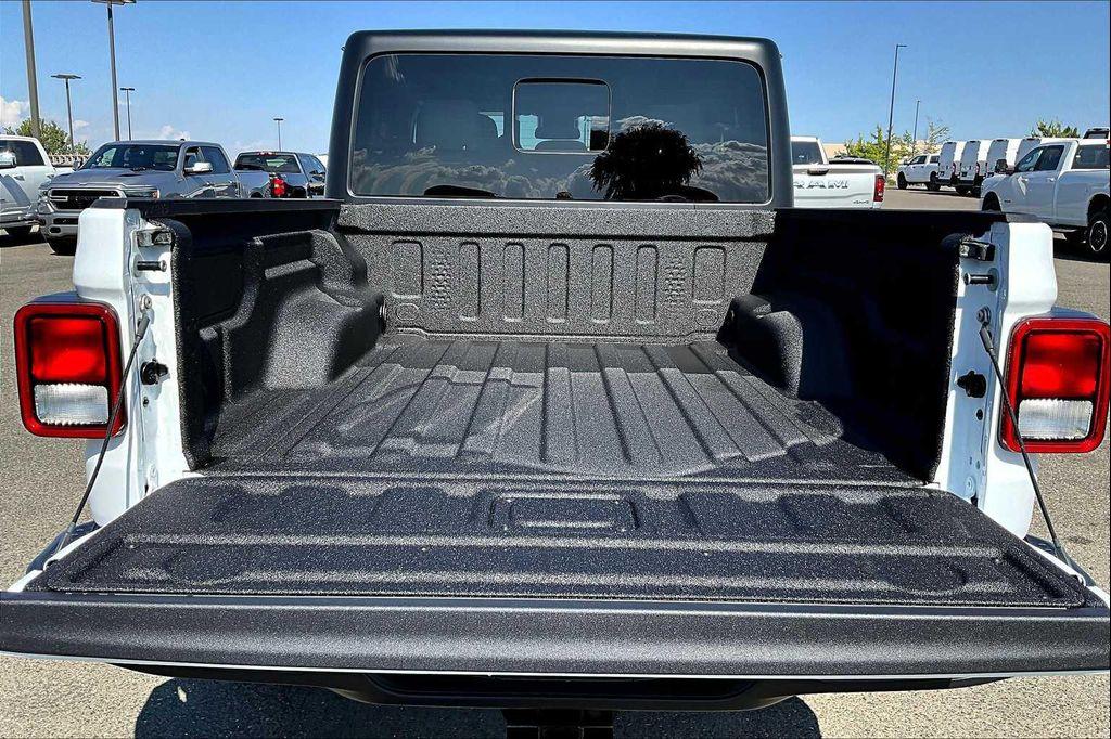 new 2025 Jeep Gladiator car, priced at $37,265