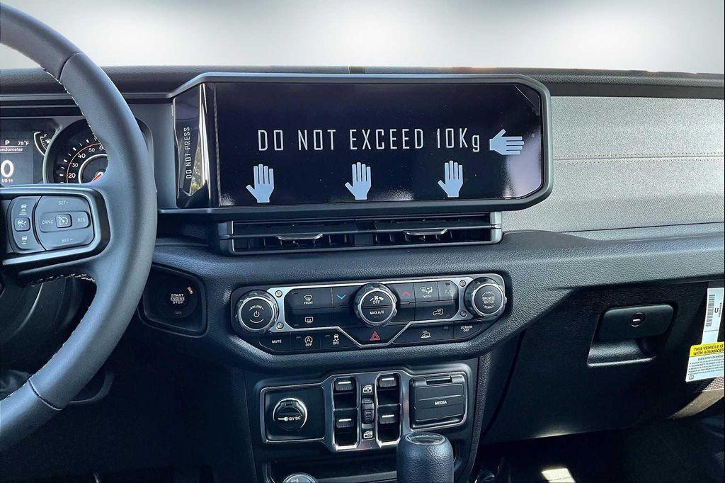 new 2025 Jeep Gladiator car, priced at $37,265