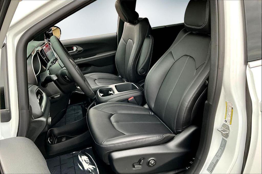 new 2026 Chrysler Pacifica car, priced at $41,315