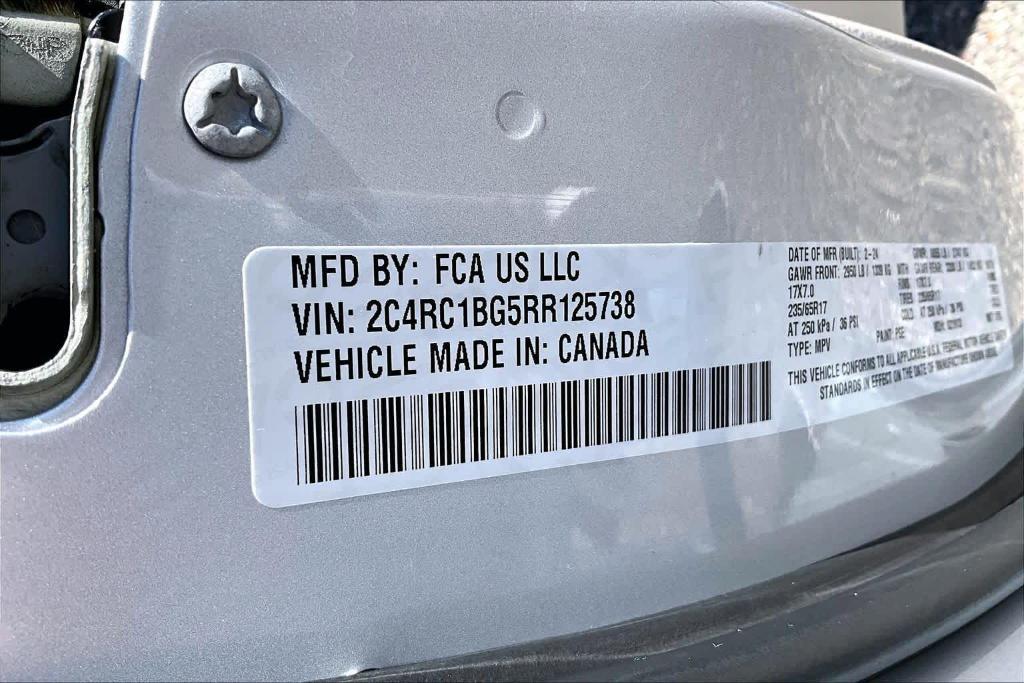 used 2024 Chrysler Pacifica car, priced at $23,888