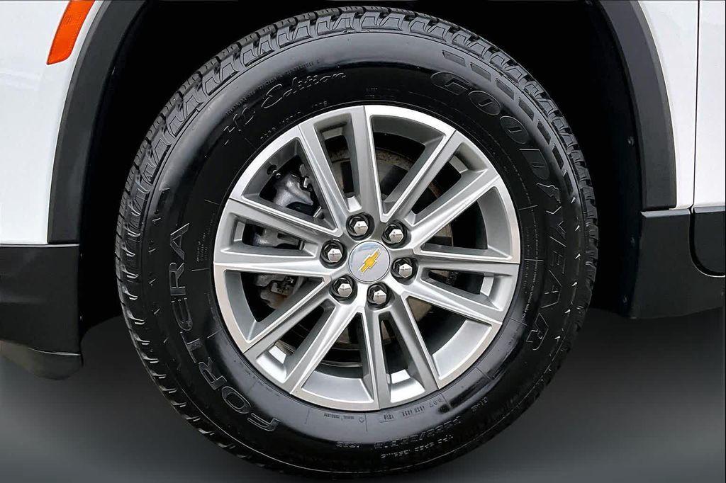 used 2023 Chevrolet Traverse car, priced at $30,588